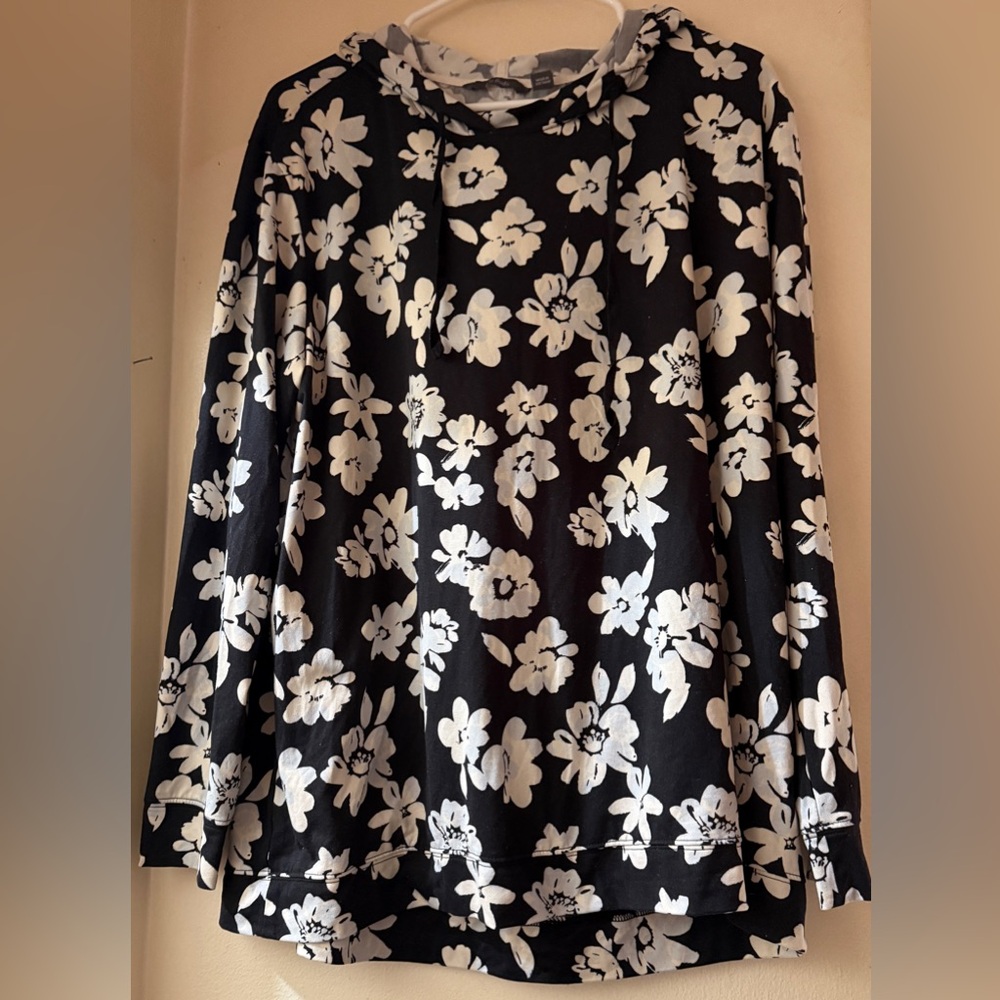 Floral Black and White Top with Hood Size L